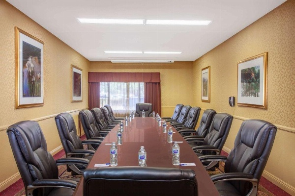 Azure Hotel & Suites Ontario, A Trademark Collection Hotel image 20